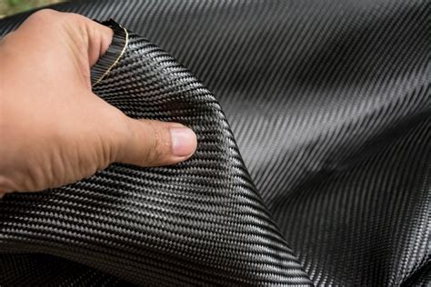 Kevlar Förstärkta Polymerer: En Revolution i Skyddsutrustning och Aerodynamik!